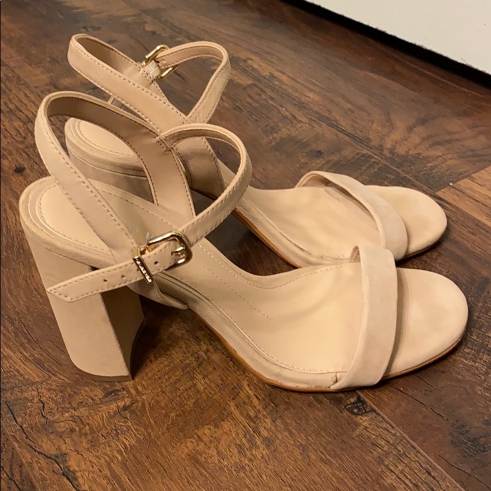 Gianni Bini Nude Heel